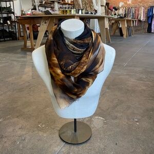 813 Ottotredici Tiger Print Scarf